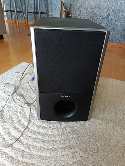 Sony kaiutin / subwoofer musta