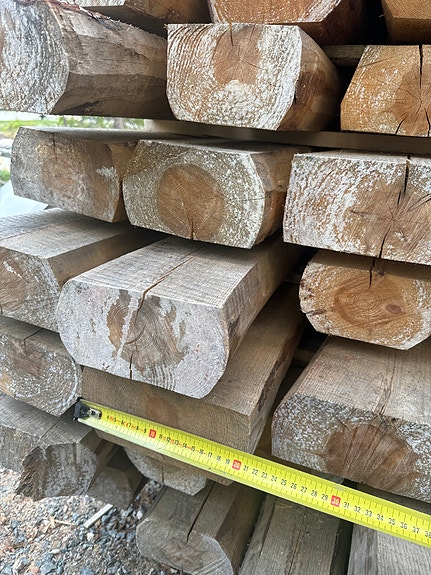 Hirret / sahattu ja parkatut hirsi, puutavarat mittakuvilla