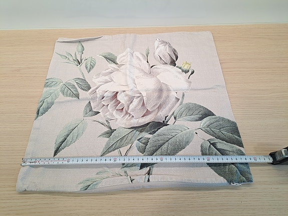 Kukkakuvioinen tyynynpäällinen 50x50 cm