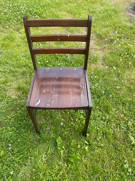 Puinen tuoli