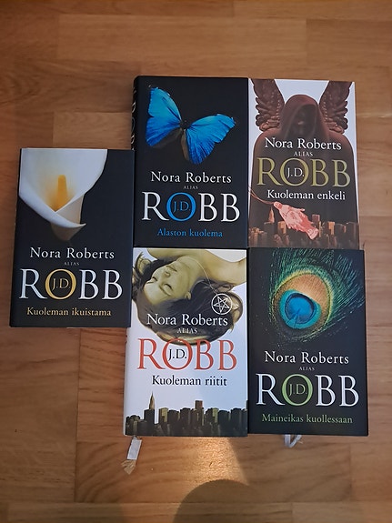 Nora Roberts / J.D. Robb Eve Dallas -kirjasarja, 5 kirjaa