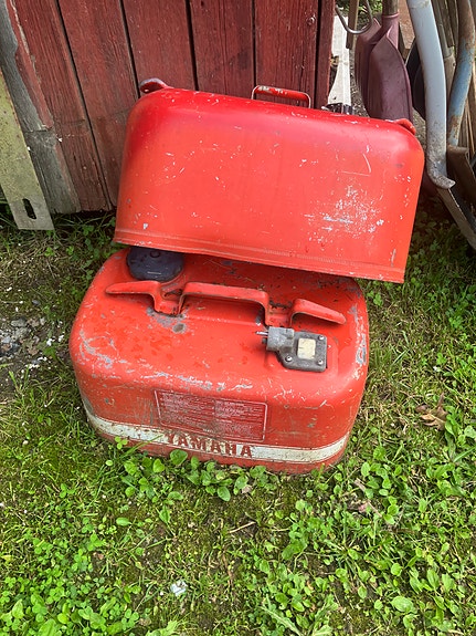 Yamaha punainen polttoainetankki veneeseen