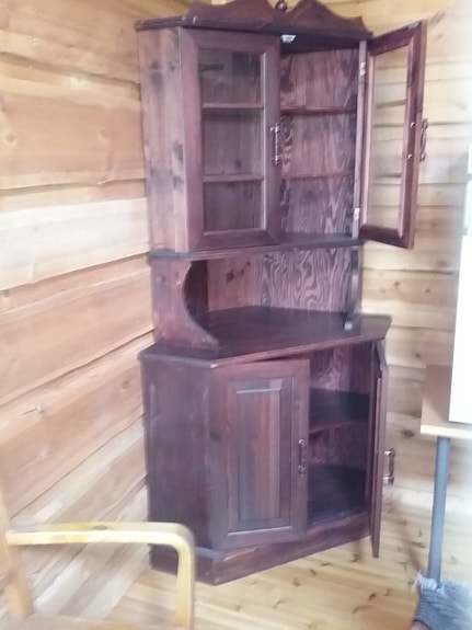 IKEA kulmakaappi puinen vitriinikaappi