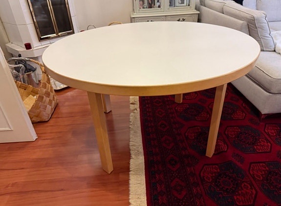 Artek Alvar Aalto pyöreä ruokapöytä