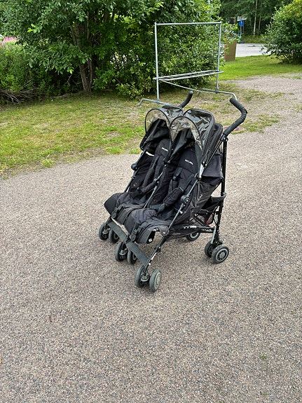 Kahden istuttavat matkarattaat