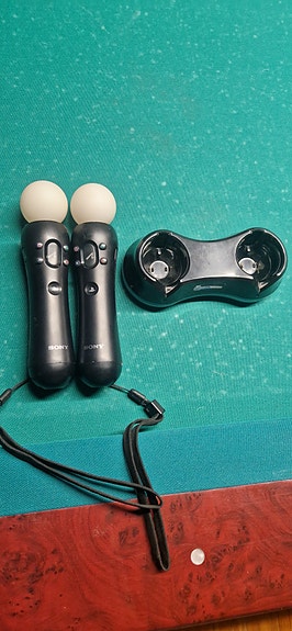 Sony PlayStation Move -ohjaimet ja lataustelakka PS3/PS4