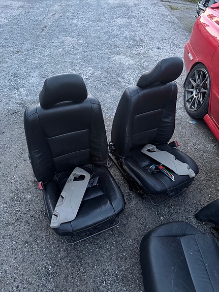 Mustat nahkapenkit Volvo S40 2000-2004vm.