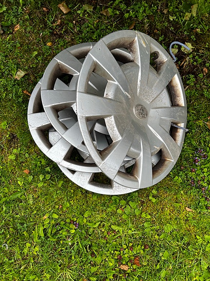 Toyota hopeanväriset 16" pölykapselit, 4 kpl