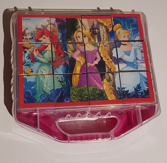 Disney prinsessat palapelisalkku