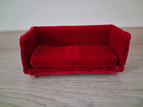 Lundby punainen nukkekodin sohva