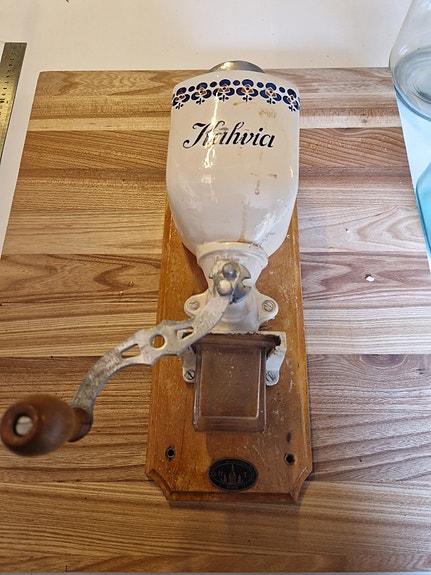 Vanha H.T. Armin seinäkahvimylly