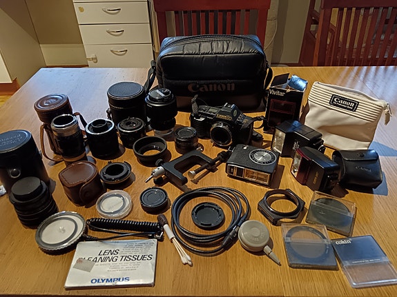 Canon T70 kamera+objektiivit y.m