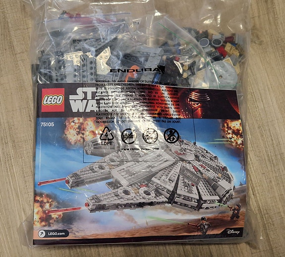 LEGO Star Wars 75105: Millennium Falcon