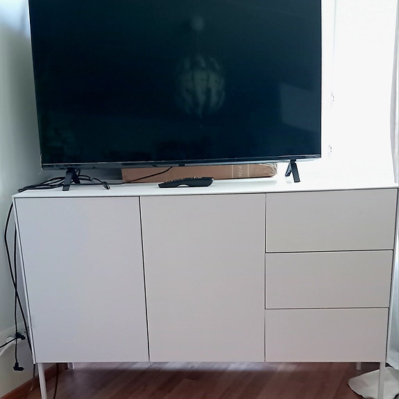 MUUTTO MYYNTI! Isku Orion tv alusta ja LG televisio
