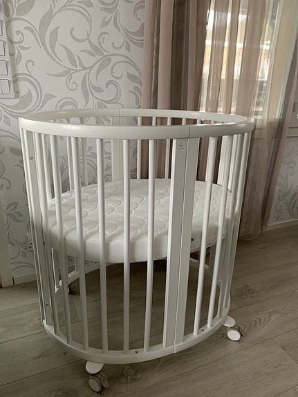 Stokke Sleepi pinnasänky valkoinen