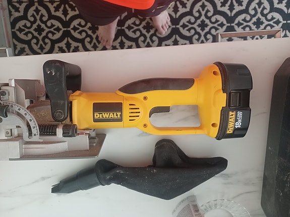 de waltin  dw 932 yläjyrsin YHDELLÄ akulla 2.0 ah.