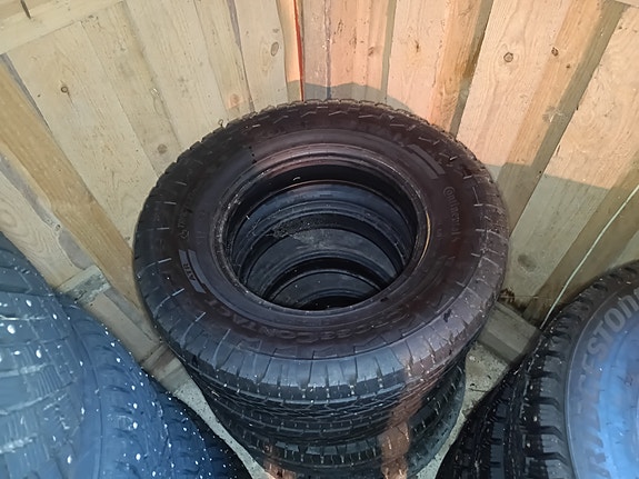 215/75r15C Continental CrossContact kesärenkaat