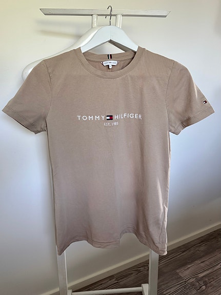 Hilfiger t-paita