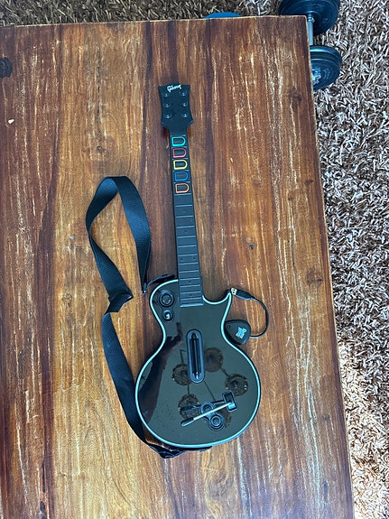 Guitar Hero Les Paul -pelikitara musta (Wii/PS3/PC)