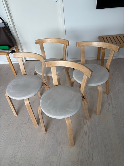 Artek 68 tuolit vaalea nupukkinahka verhoilu