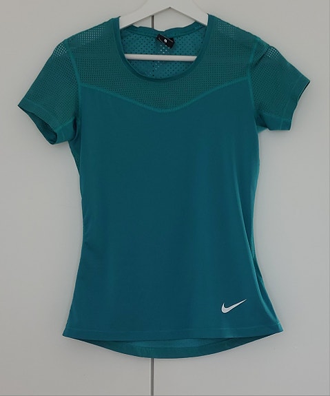 💚 Nike tekninen t-paita S / EU 36-38 (postituksella) 💚