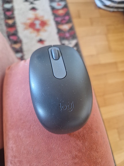 Logitech langaton hiiri ja usb lähetin