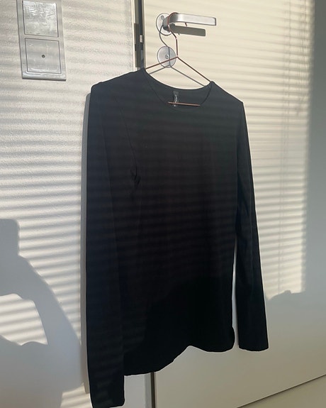 Nomen Nescio musta basic jersey pitkähihainen paita bambuviskoosia.