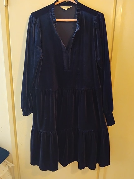60%polyester 33%polyesteri recycled 5%elastane