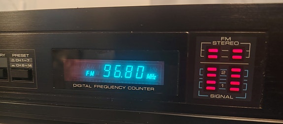 Kenwood KT-54L AM/FM stereo viritin musta
