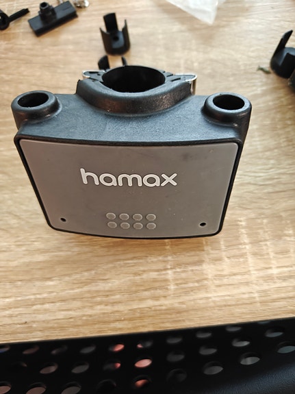 Hamax kiinnike lastenistuimelle.