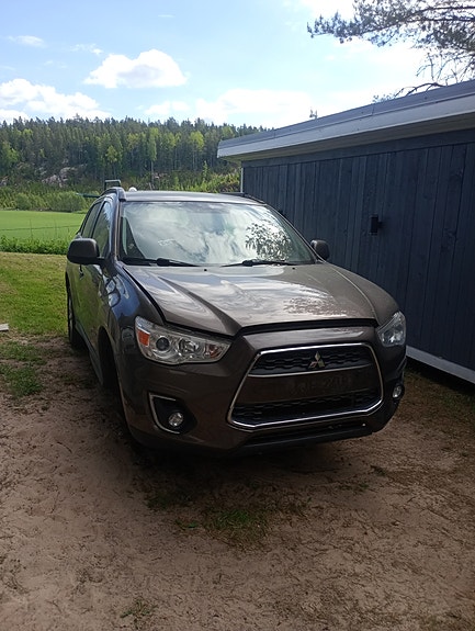 Mitsubishi ASX 1.6 -14 bensiini purkuauto osina