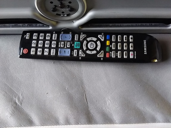 Myydään Samsung Tv toimiva ja vähän käytetty ei Uusi