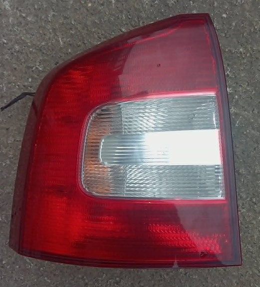 Skoda Octavia vasen takavalo 2010-2013