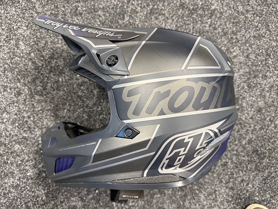 Troy Lee Designs SE5 kypärä M