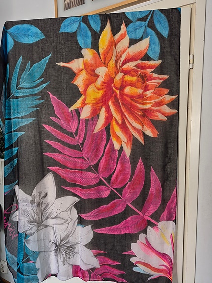 Desigual huivi