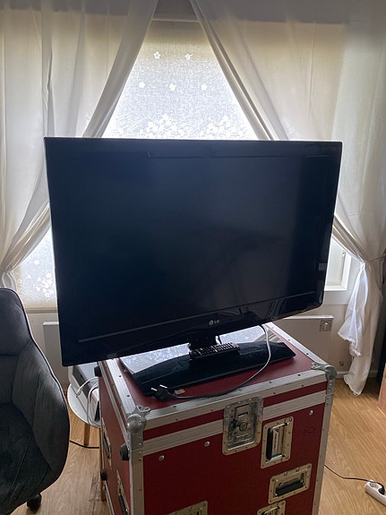 LG 37LF2500 37" LCD-televisio