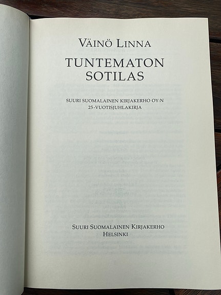 Väinö Linna Tuntematon sotilas, kovakantinen kirja