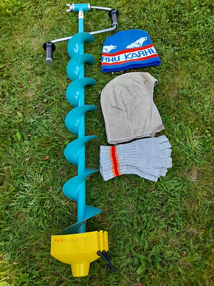 UR kaira, Karhupipo, kypärämyssy,kynsikkäät