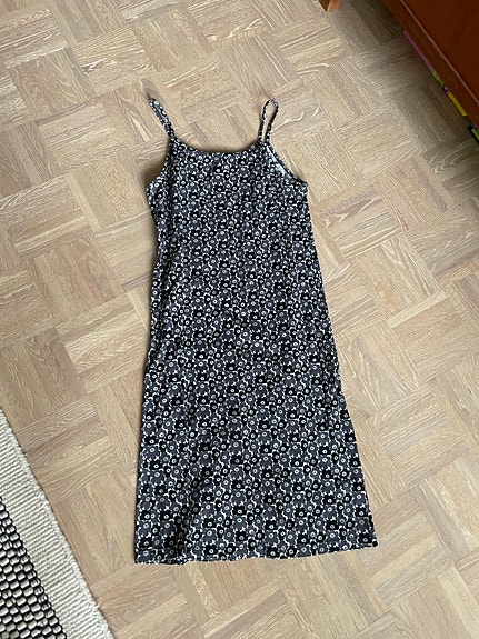 Marimekko Mika Piirainen kesämekko M musta