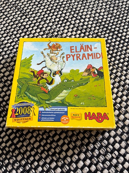 Lasten peli Eläinpyramidi