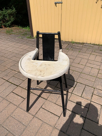 Lasten syöttötuoli musta-valkoinen