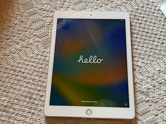 Apple iPad 9,7" tabletti 32 GB Wi‑Fi + Cellular kulta