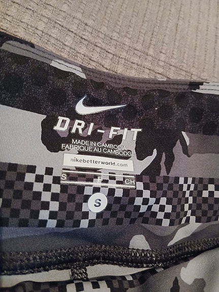 Nike dri-fit urheilutrikoot