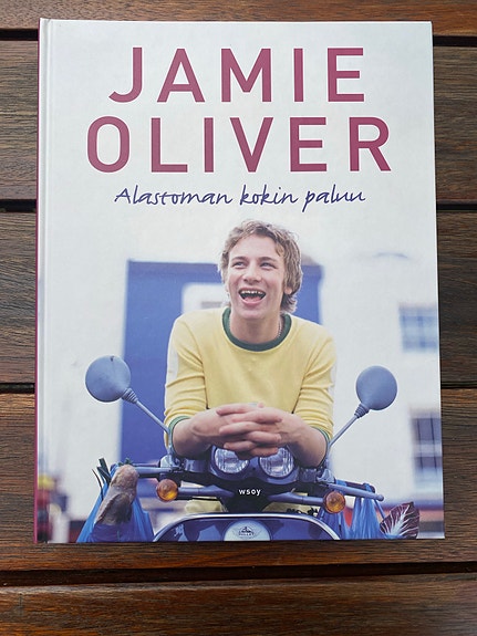 Jamie Oliver Alastoman kokin paluu -keittokirja