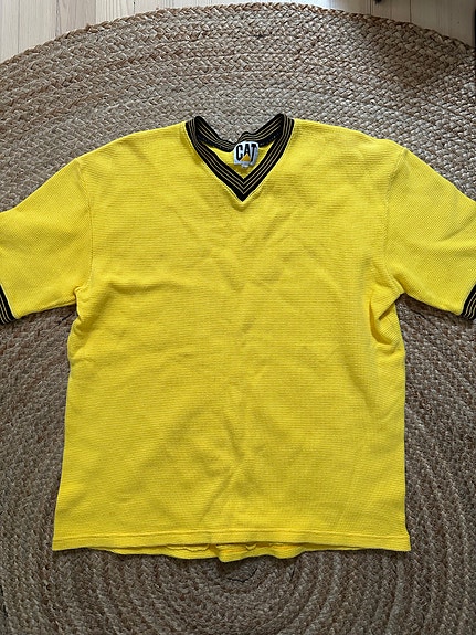 Keltainen t-paita, koko L