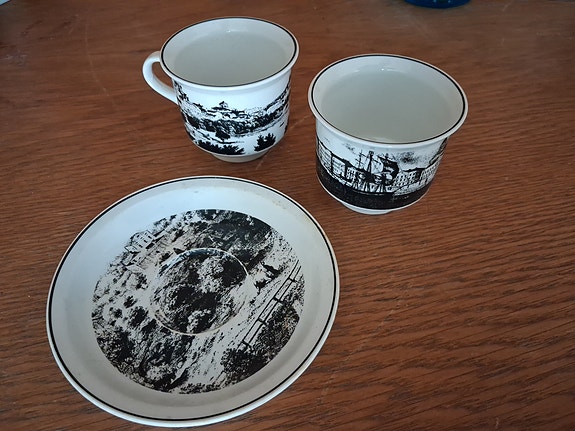Arabia Helsinki kahvikuppipari – Kaivopuisto / Stockmann 100v (1962)