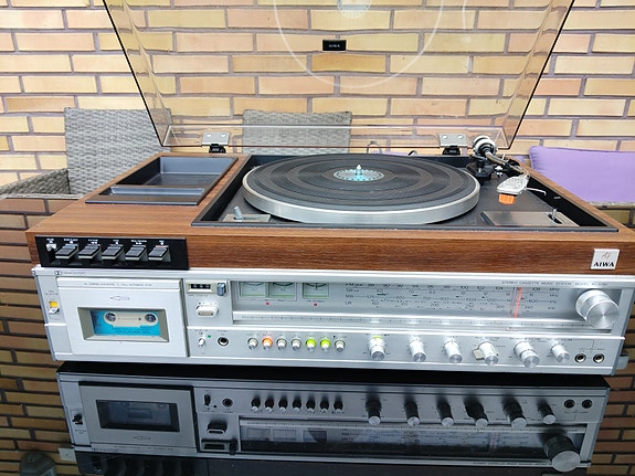 AIWA yhdistelmä