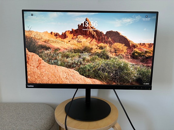 Lenovo ThinkVision 27" näyttö (2560 x 1440)