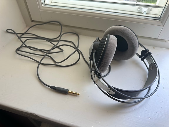 AKG K-601 kuulokkeet