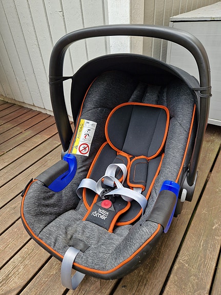 Britax Römer Baby-Safe i-size turvakaukalo